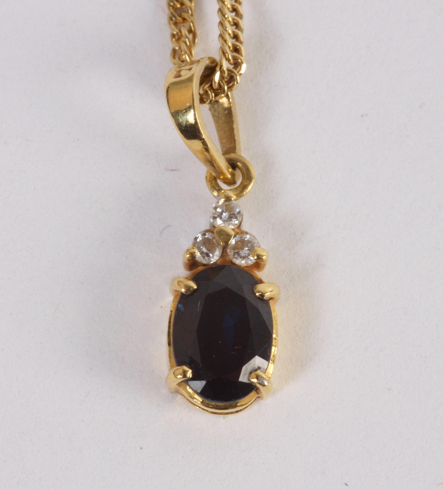 SMYCKEGARNITYR, 4 delar, 18K guld med safirer och briljanter.