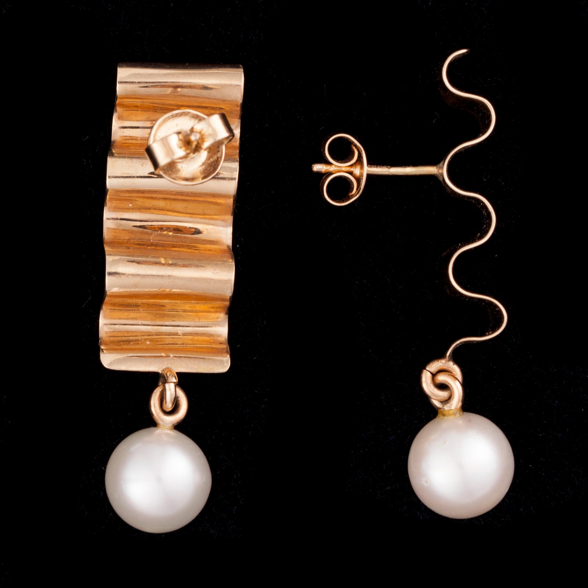 ÖRHÄNGEN, 14K guld, pärlor, finska kontrollstämplar, 1987. Totalvikt 6,3 g.