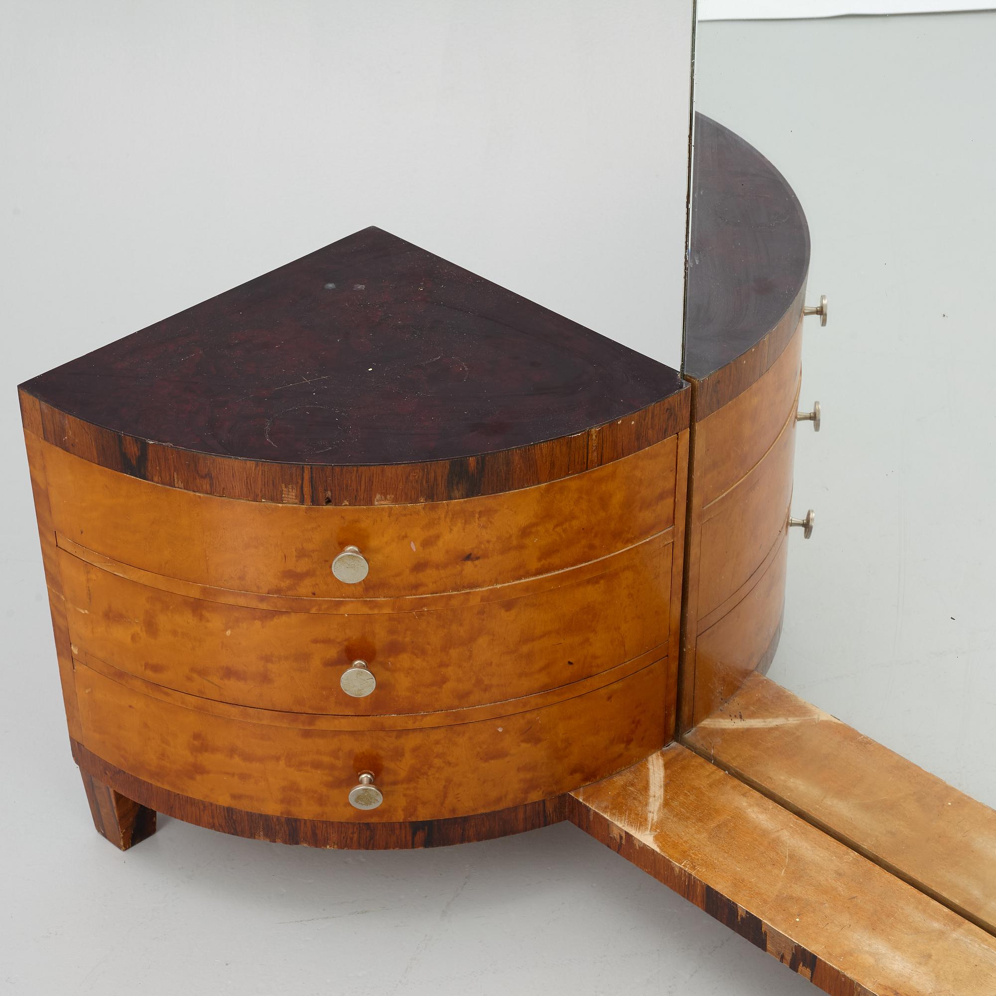 An Art Déco dressing table with large mirror, 1930's.
