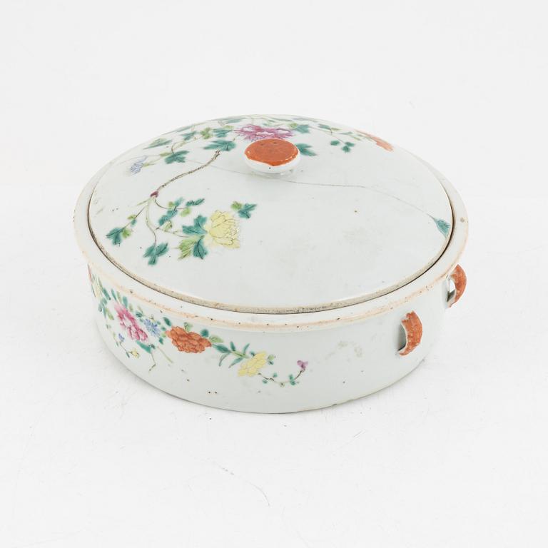Karott med lock, porslin, Kina, 1800-tal.