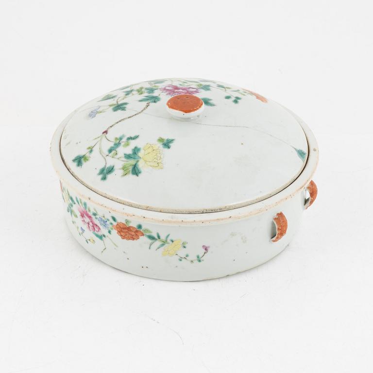 A famille rose tureen with cover, China, 19th century.