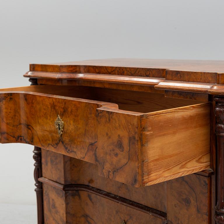 A CHEST OF DRAWERS, late 19th century.