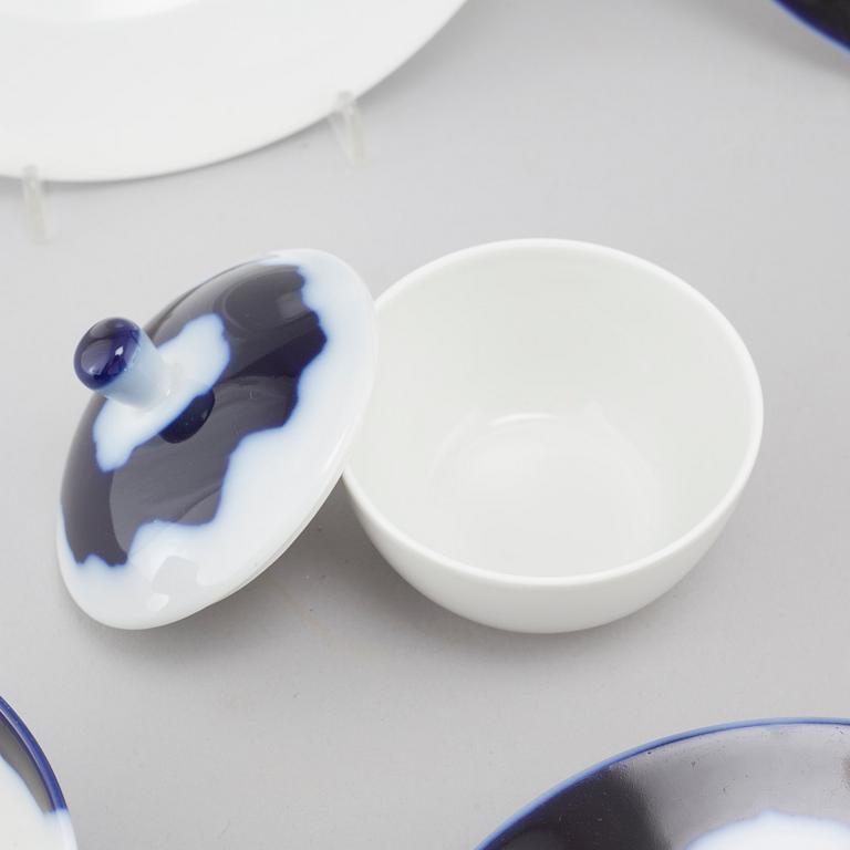 55 pieces of porcelan table ware, partly designed by Lin Utzon, Royal Copenhagen, 1980s.