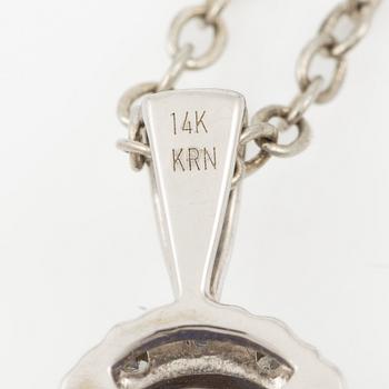 Pendant in 14K white gold set with a faceted tanzanite and round brilliant-cut diamonds.