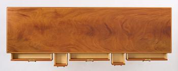 Josef Frank, sideboard, modell 821, Firma Svenskt Tenn, efter 1985.