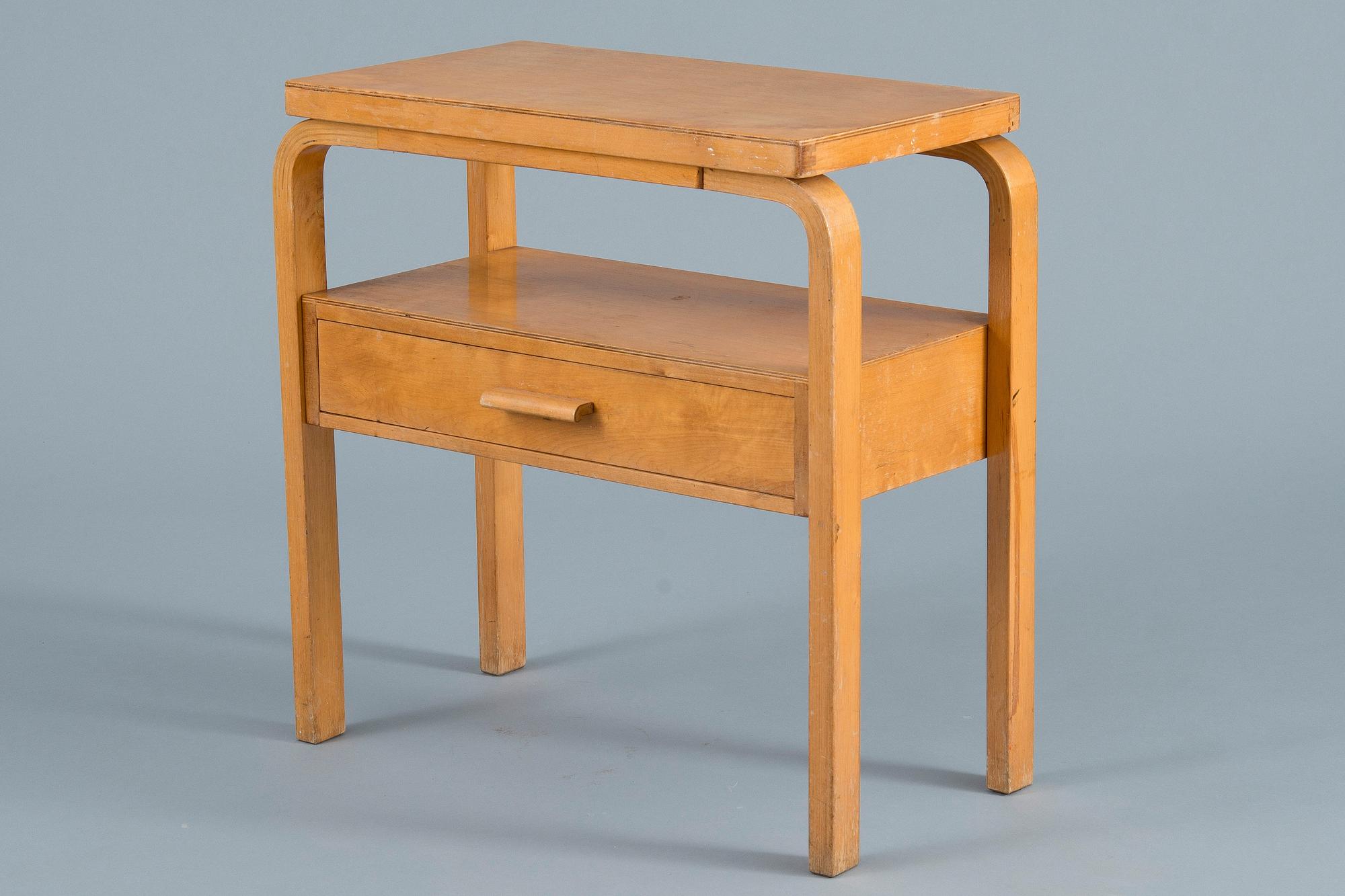 ALVAR AALTO, SIVUPÖYTÄ.