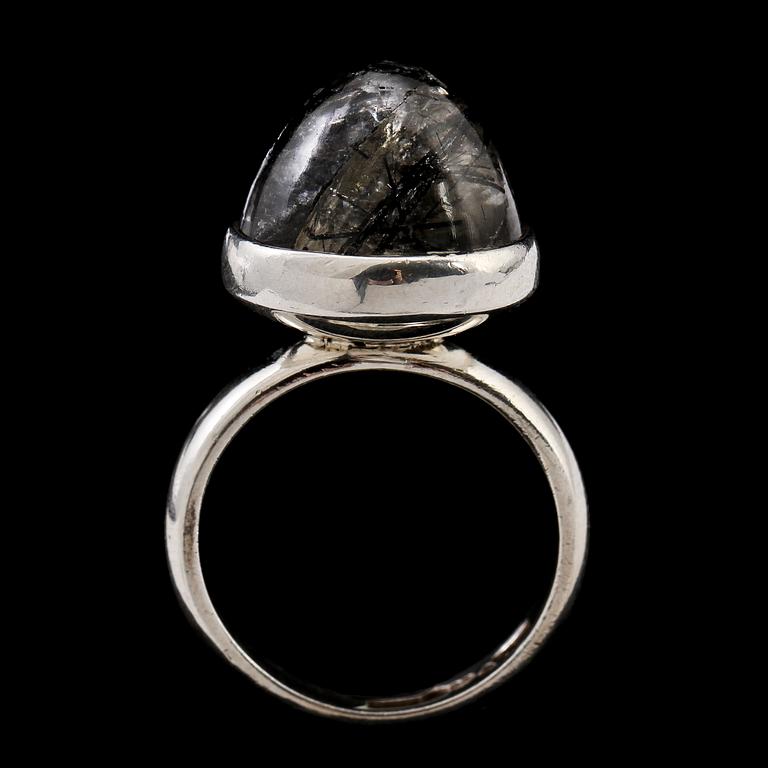 RINGAR, 3 st, silver med cabochonslipade stenar, 1900-talets senare hälft. Vikt 20 g.