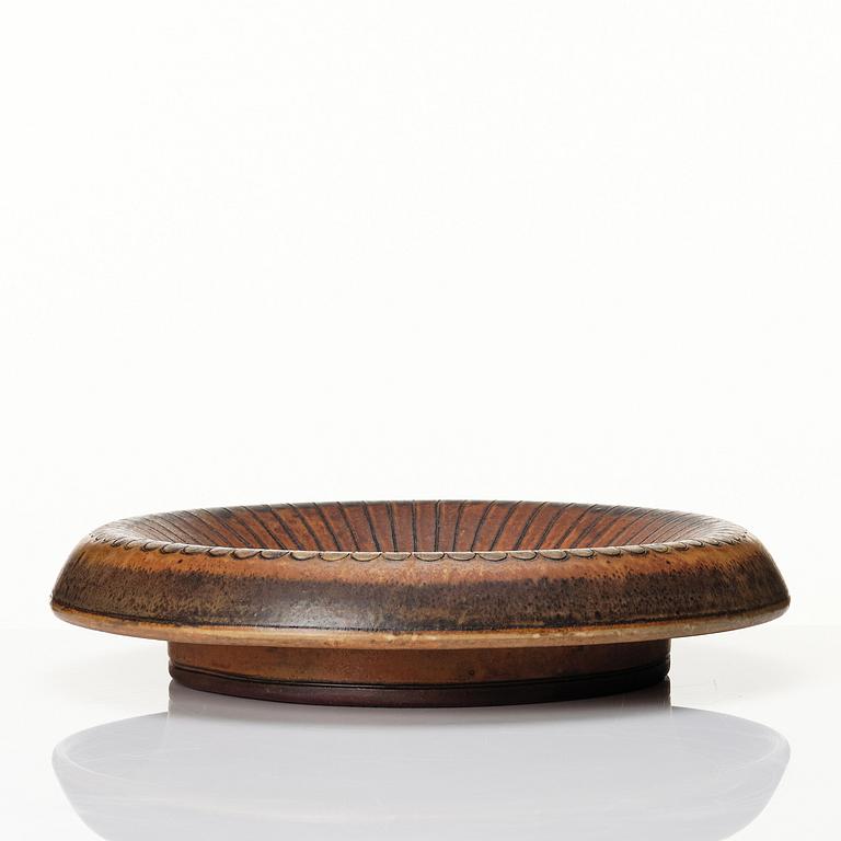 Wilhelm Kåge, a 'Farsta' stoneware dish, Gustavsberg studio, Sweden 1958.