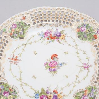 16 similar pieces of porcelain table ware, by Sächsische Porzellan-Manufaktur Dresden, 20th cenutry.