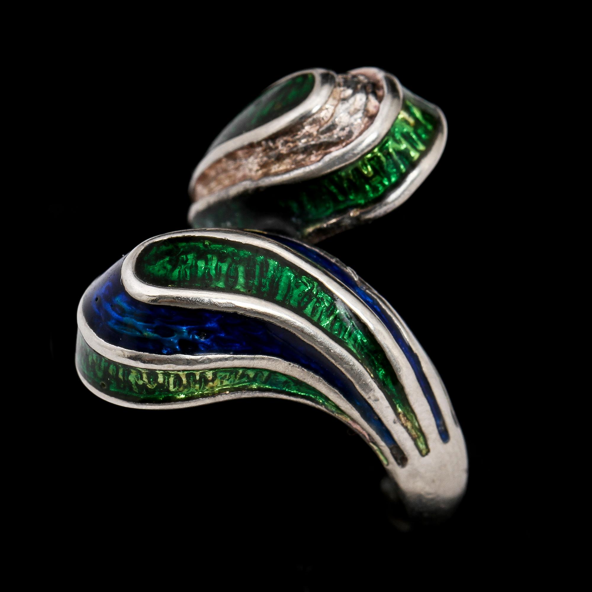 RING, silver och emalj, 1900-talets senare hälft. Vikt 4 g.