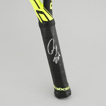 NADAL-KIT, tröja samt racket signerade av Rafael Nadal.