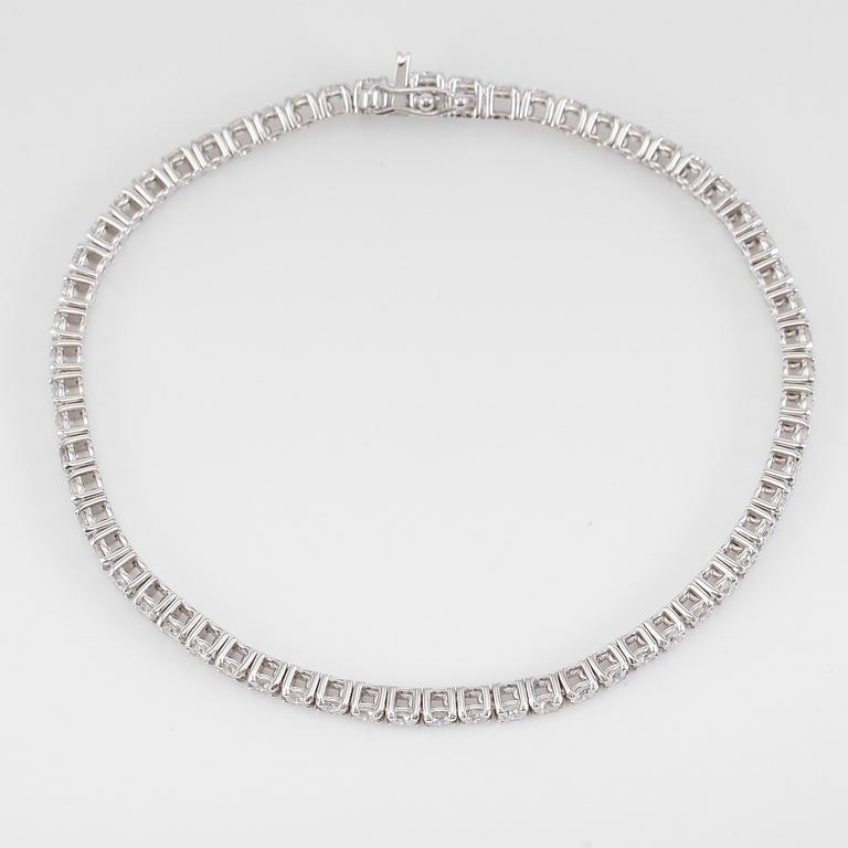 ARMBAND, 18K vitguld och diamanter tot ca 3.45 ct.