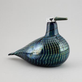 Oiva Toikka, a glass sculpture of a bird, signed Oiva Toikka Nuutajärvi Notsjö, numbered 693/1000.