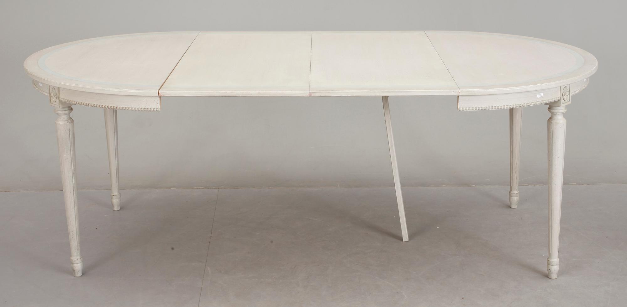 MATBORD, med två iläggsskivor,  gustaviansk stil, 1900-talets första hälft.