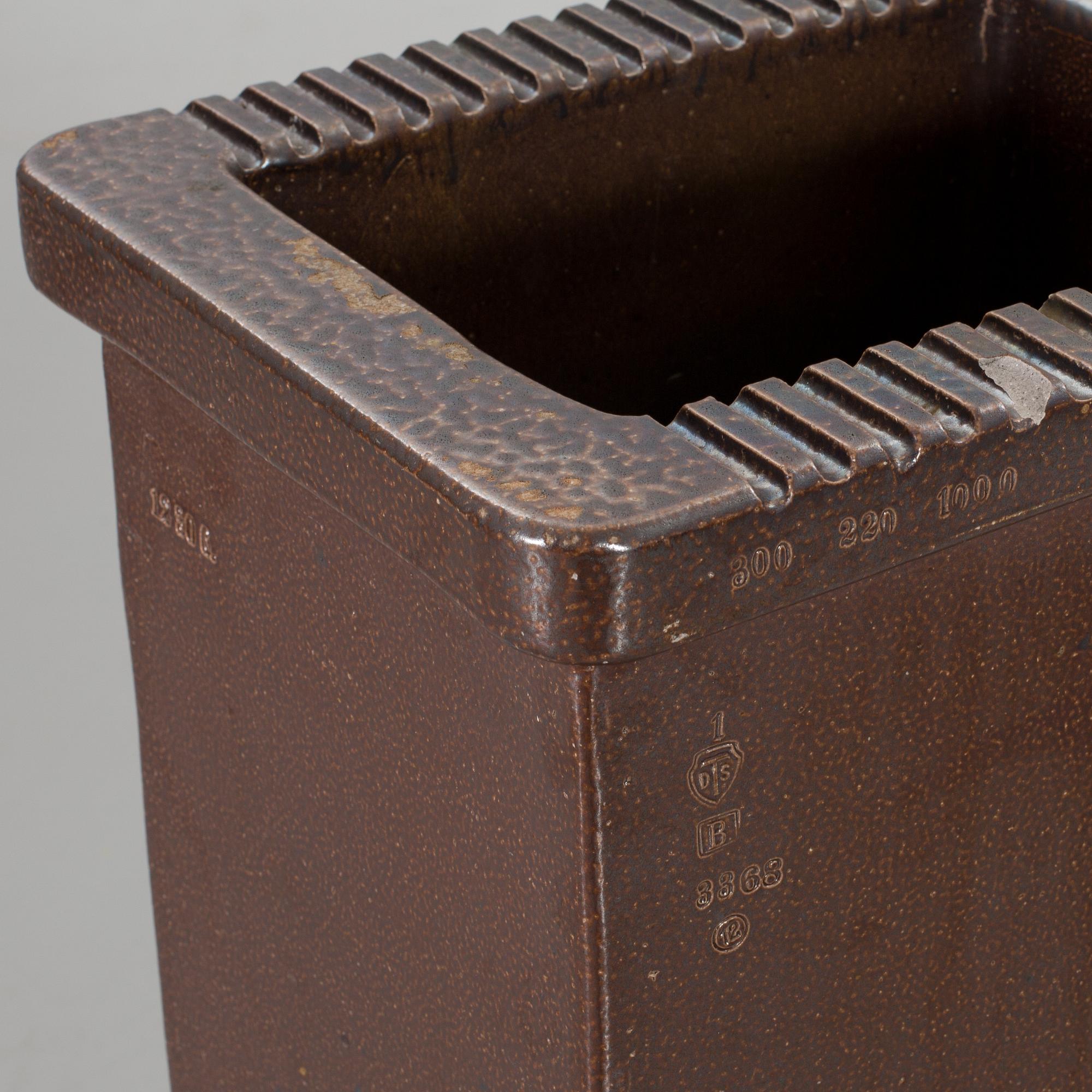 A CERAMIC STORAGE CONTAINER FROM HÖGANÄS, first half of the 20th century.