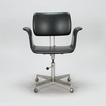 Desk chair, model 2114 Asko. In production 1962-1975.