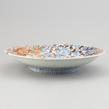 A Japanese porcelain dish, Meiji (1868-1912).