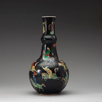 A famille noire vase, late Qing dynasty (1644-1912).