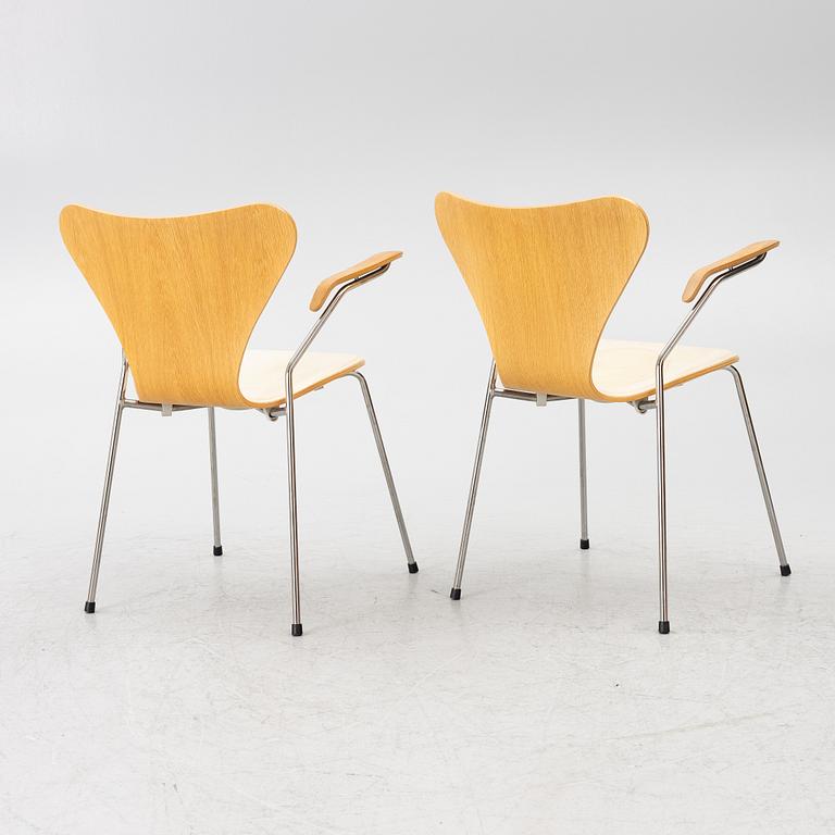 Arne Jacobsen, Armchairs, a pair, “The Seven”, Fritz Hansen, Denmark.