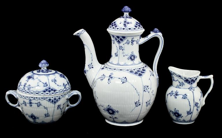 KAFFESERVISDELAR, 49 st, Musselmalet, Royal Copenhagen, 1900-talets andra hälft.