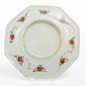 Fat, två stycken, porslin. Qingdynastin, Kangxi (1662-1722).