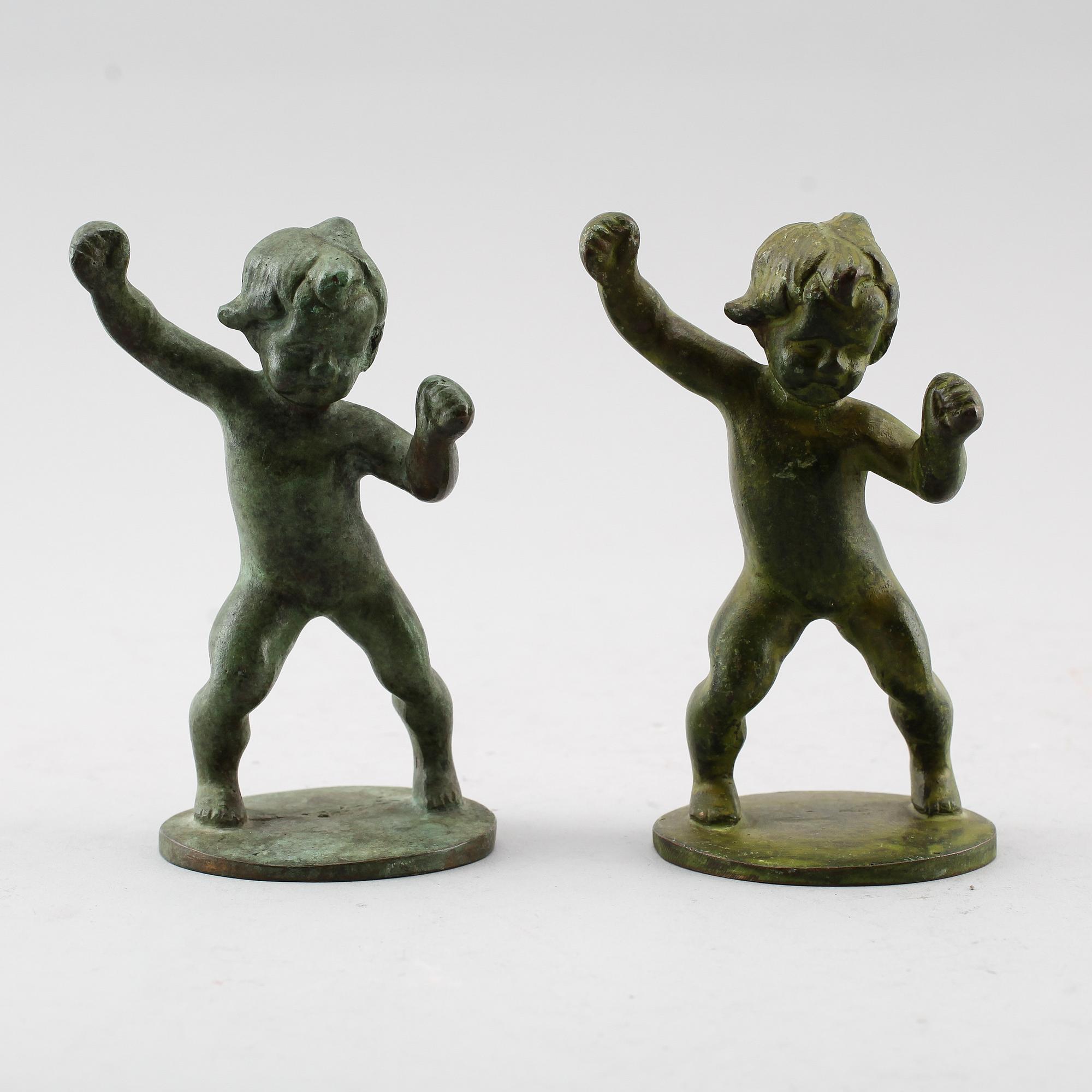 SKULPTURER, 2 st, grönpatinerad brons, 1900-talets första hälft.