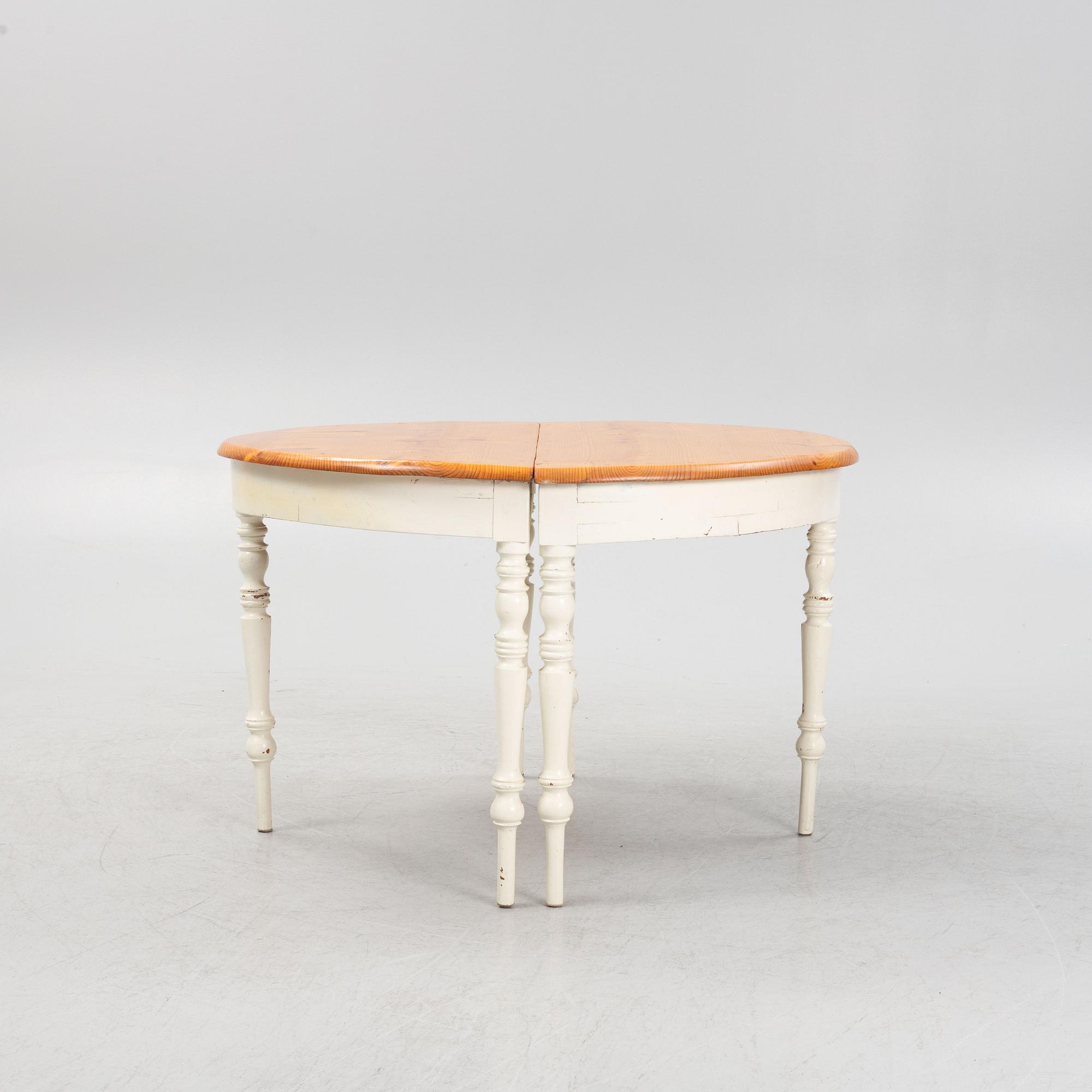 A dining table, late 19th Century.