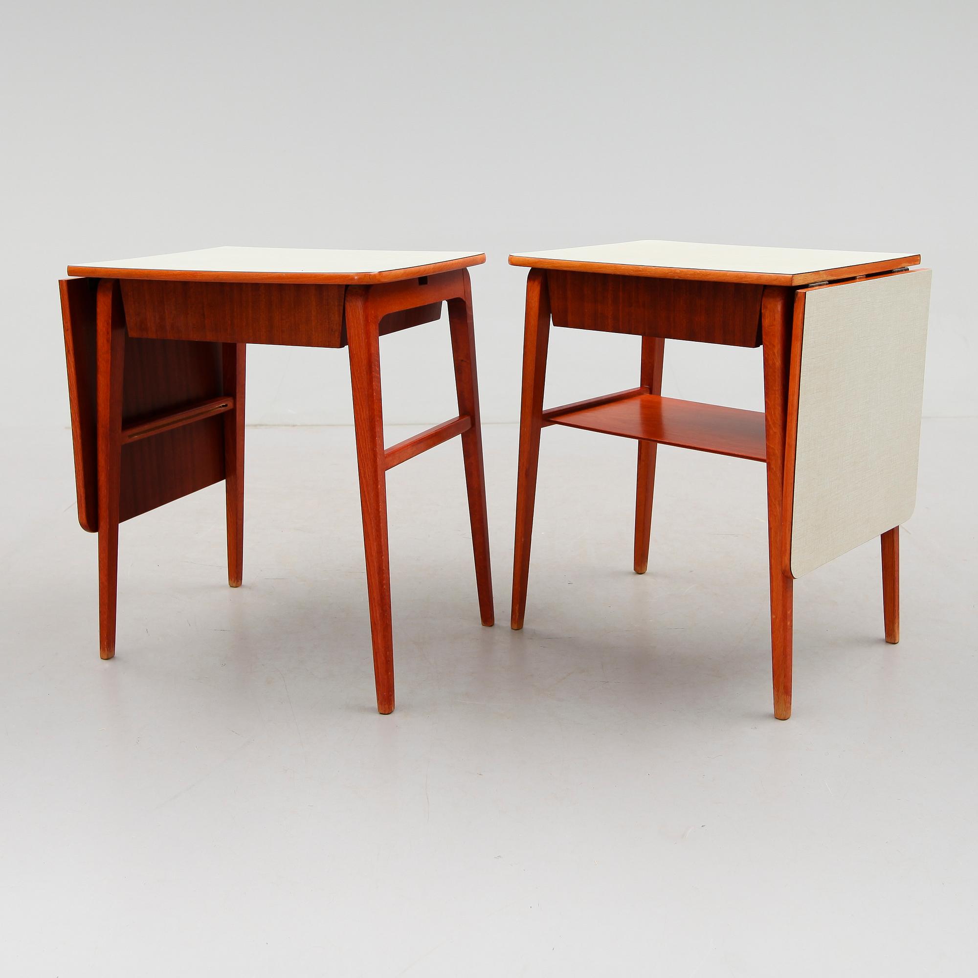 SÄNGBORD, 1 par, 1900-talets mitt.