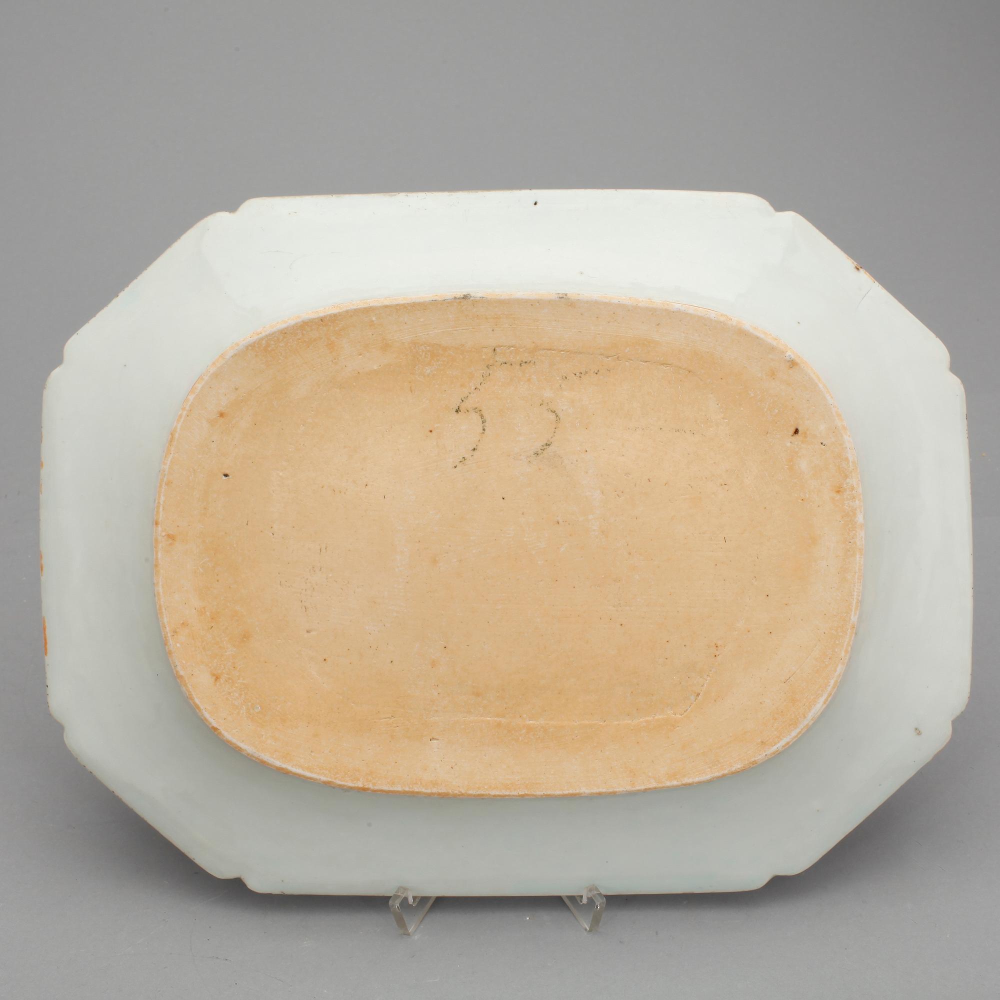STEKFAT, ett par, porslin, Kina, Qianlong (1736-95).