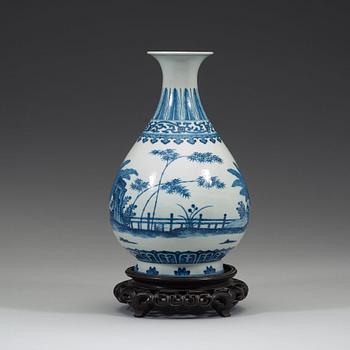 A blue and white vase, Qing dynasty, with Xianfeng's six character mark and period (1851-1861).