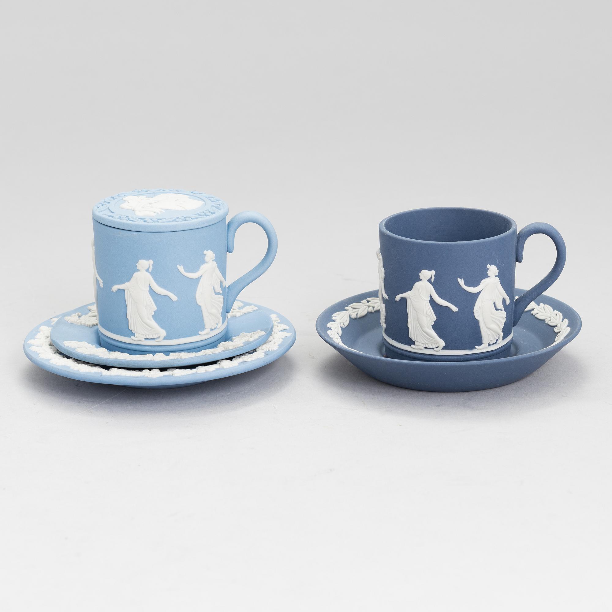 WEDGWOOD, Jasperware, 30 delar, England 1900-talets andra hälft.