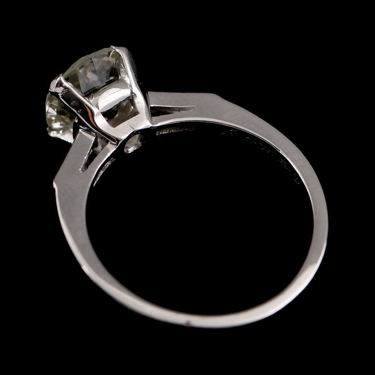 RING, platina, solitär briljantslipad diamant 2.26 ct.