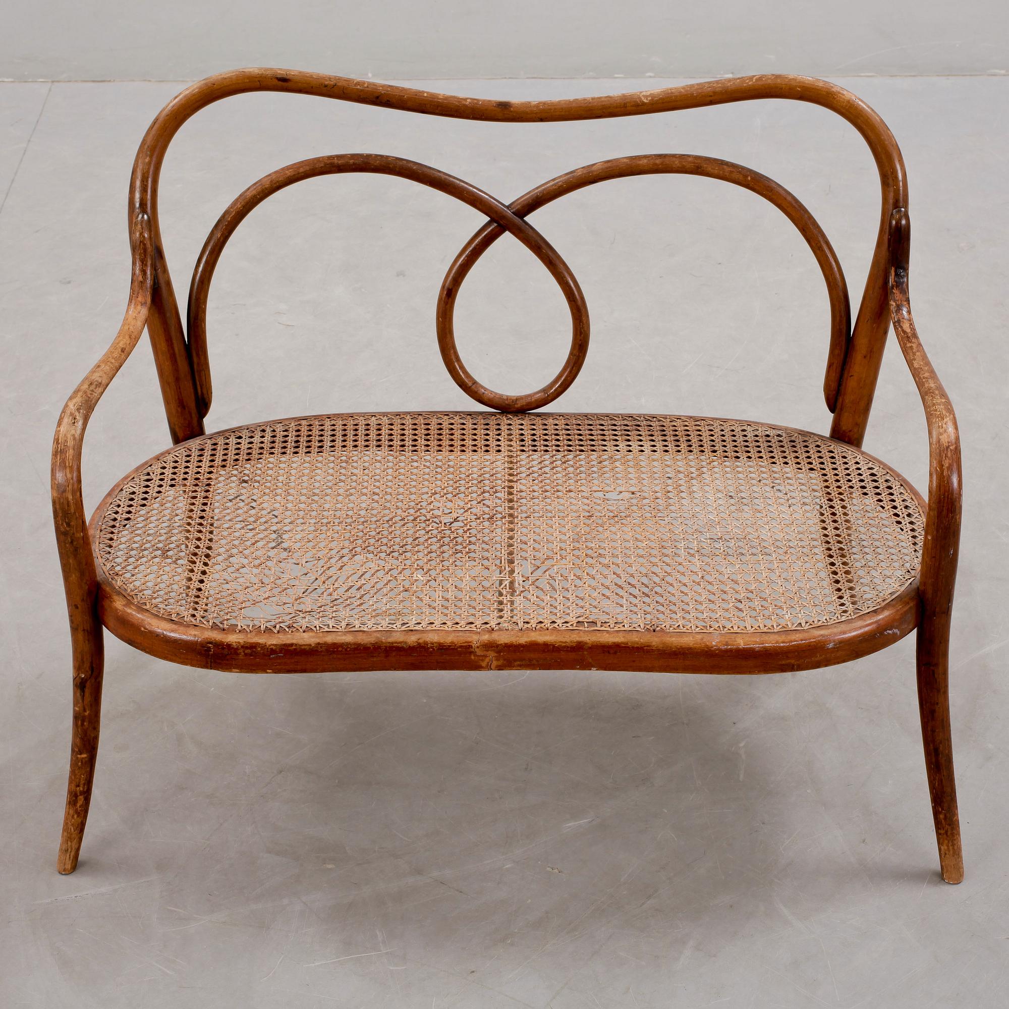 BARNSOFFA, Thonetstil, 1900-talets första hälft.