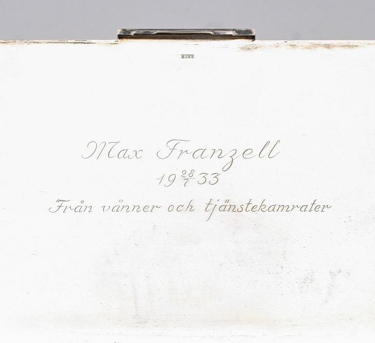 CIGARETTETUI, silver, 1930-tal. Vikt med inredning ca 407 g.