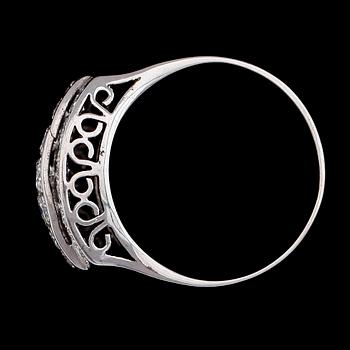 RING, 18 k vitguld, Stigbert, briljantslipade diamanter tot ca 0.72 ct. Vikt ca 5,1 g.