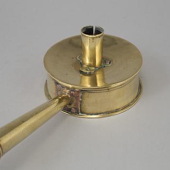 AN 18TH CENTURY BRASS NIGHT LIGHT.