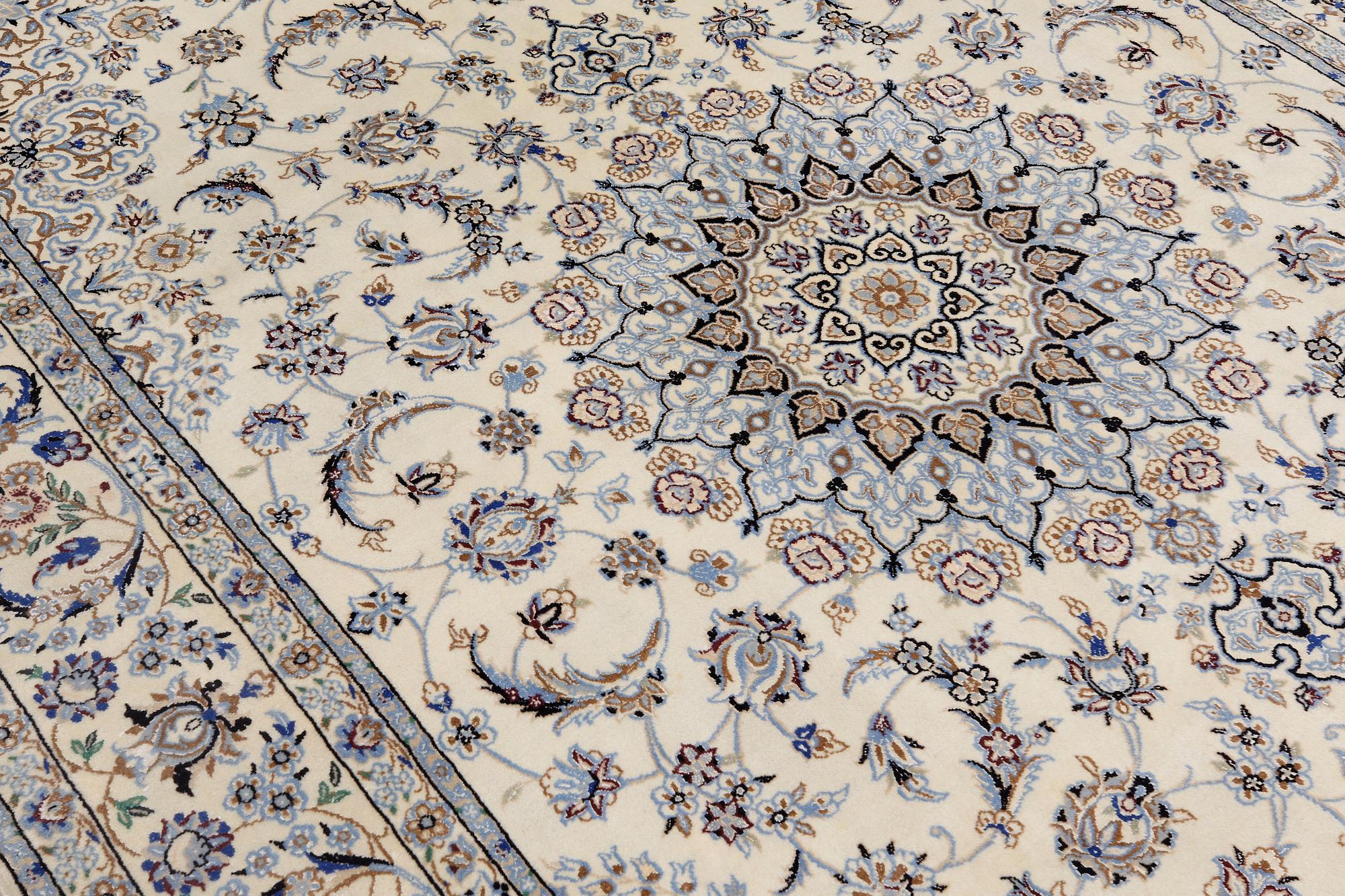 Matta, Nain, part silk, signerad, s.k. 9LAA, ca 307 x 205 cm.