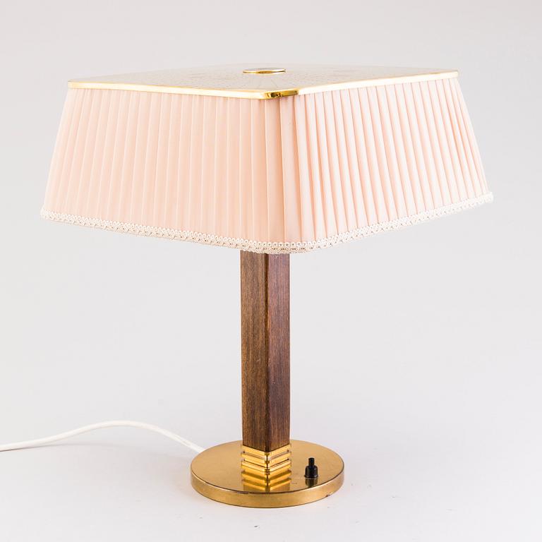 Paavo Tynell, A mid 20th century '5066' desk lamp for Taito Oy, Finland.