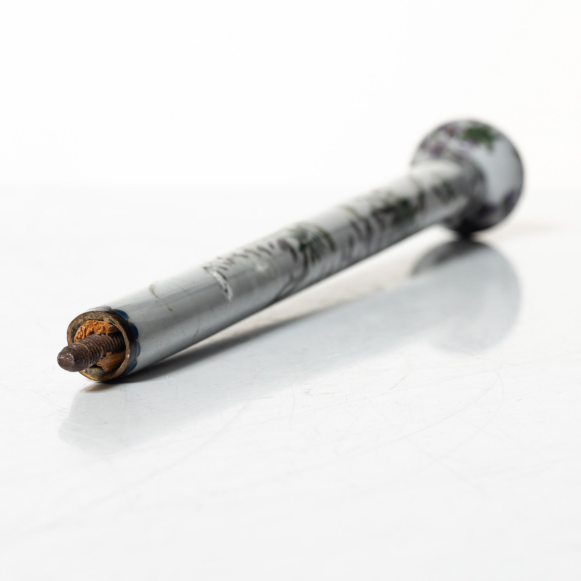 Skedar, sex stycken, and a cloisonne cane top, Japan, early 20th century.