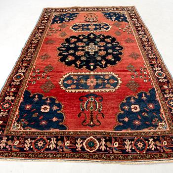 Oriental rug, old, approx. 285x190 cm.