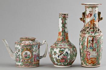 VASER 2 st SAMT TEKANNA, porslin, Kanton, Kina 1800-tal.