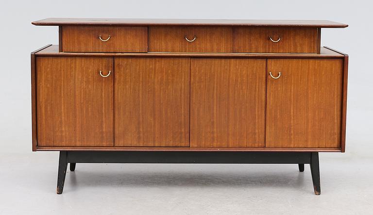 SIDEBOARD, England, 1900-talets andra hälft.
