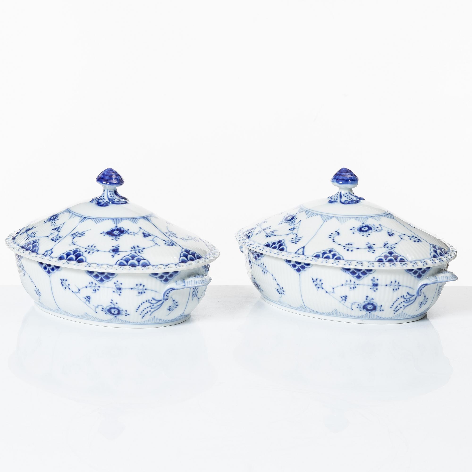 Royal Copenhagen, terriner med lock, ett par, "Musselmalet Helblonde", Danmark, 1979-83.