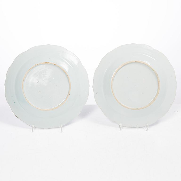 A group of five Chinese export porcelain famille rose plates, Qing dynasty, Qianlong (1736-95).