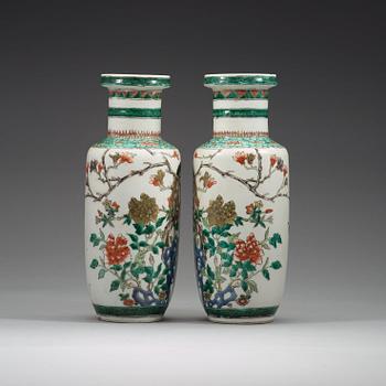 VASER, ett par, porslin. Qingdynastin, 1800-tal.