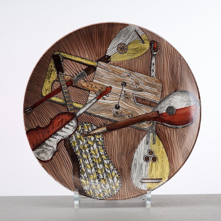 PIERO FORNASETTI, tallrikar, 6 st, "Strumenti Musicali", Milano, Italien.