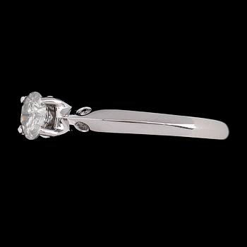 RING, 18K vitguld, solitär briljantslipad diamant ca 0.50 ct.