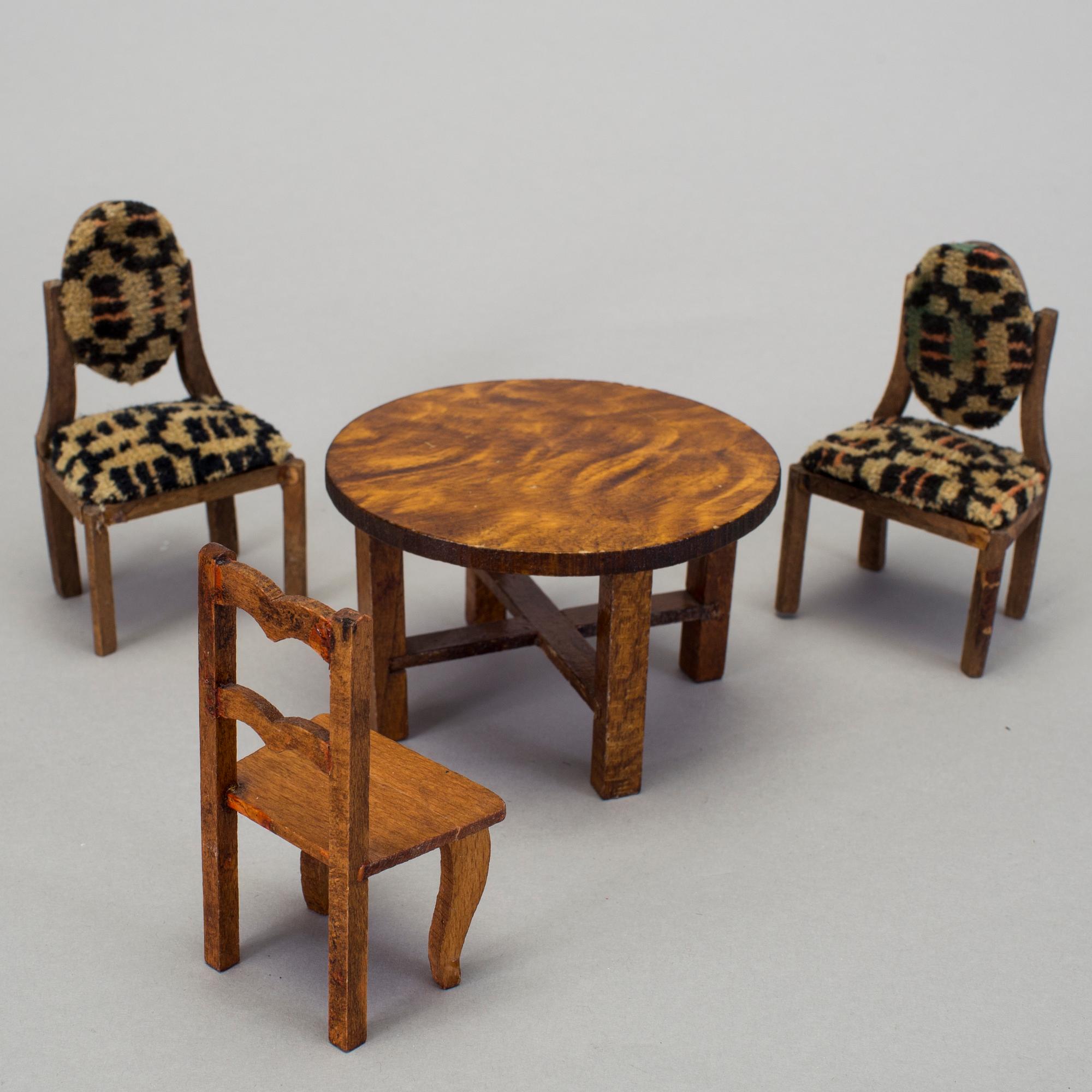 A lot of 11 pieces of doll house furniture probably by Paul Hübsch 1930/40s.