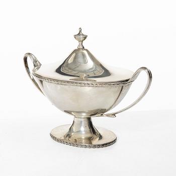 A Swedish sugar-bowl with lid, mark of KG Markströms Guldsmeds AB, Uppsala 1924.