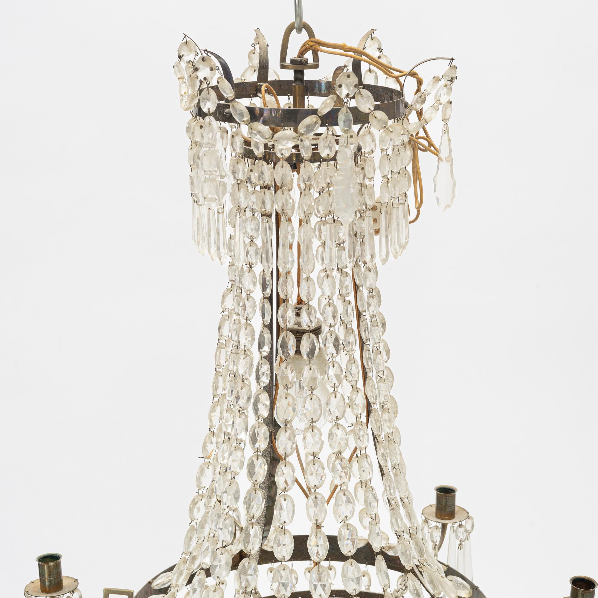 Ljuskrona, empirestil, 1900-talets första hälft.